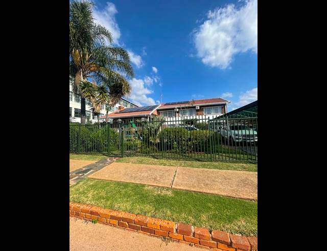 6 BEDROOM HOUSE FOR SALE IN LAUDIUM